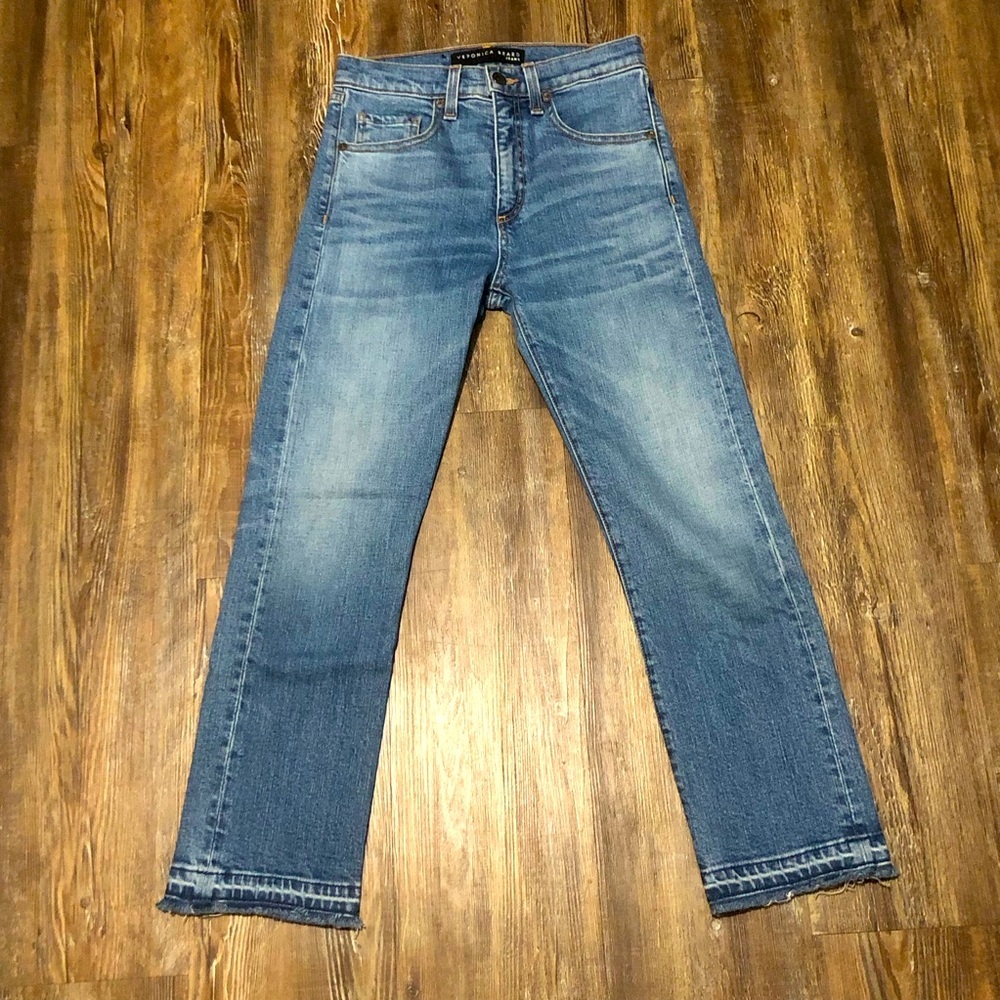 Veronica Beard Jeans Women's 24 Ines 10.75" Girlfriend in Pipeline Wash Frayed